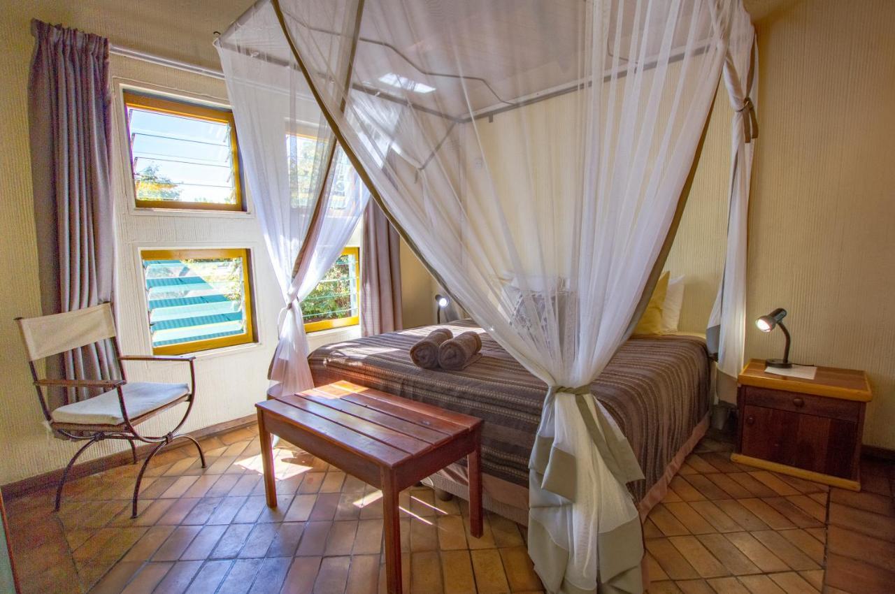 Flatdog Lodge Victoria Falls Exterior foto