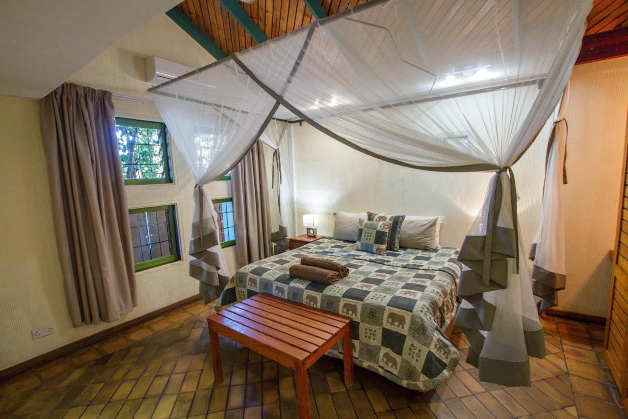 Flatdog Lodge Victoria Falls Exterior foto